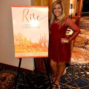 Meet your Posher, Alexis